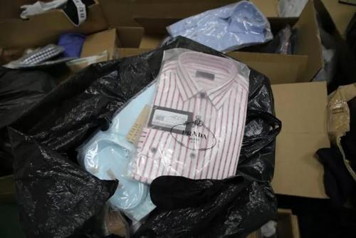 制售假冒lv等品牌服饰在网上销售 团伙17人被山东高密警方抓获